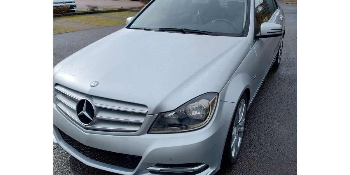 Mercedes-Benz 250 282.600 km 5.000 &euro; Halle 06110