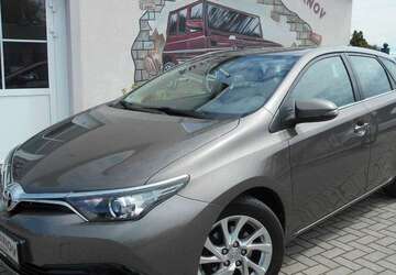 Toyota Auris 104.147 km 12.790 &euro; Markranstädt OT Quesitz 04420