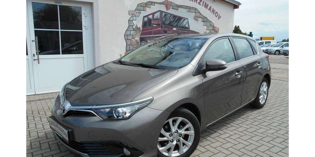 Toyota Auris 104.147 km 12.790 &euro; Markranstädt OT Quesitz 04420