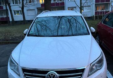 VW Tiguan 160.000 km 7.999 &euro; Halle 06124