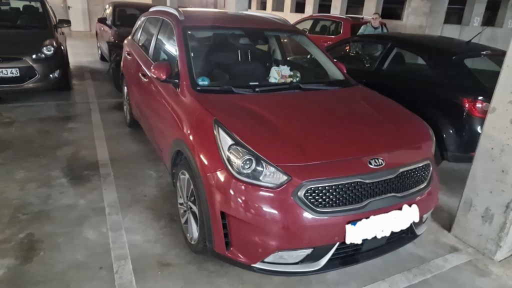 Kia Niro 105.000 km 14.300 &euro; Kabelsketal 06184