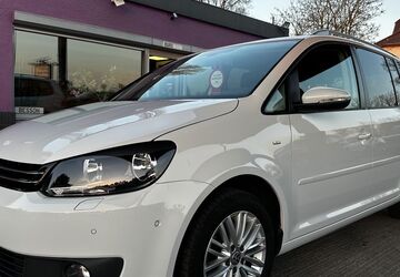 VW Touran 156.236 km 11.990 &euro; Kabelsketal OT Gröbers 06184