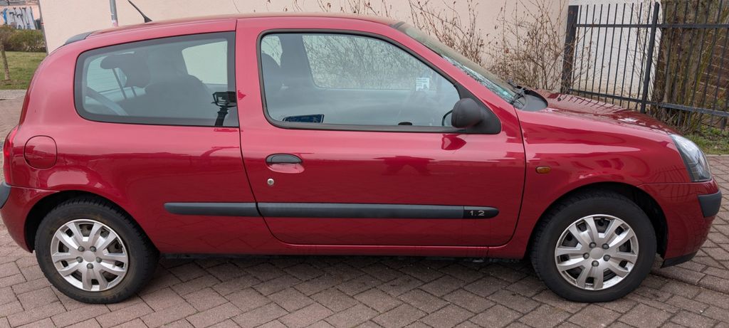 Renault Clio 73.000 km 3.100 &euro; Köthen 06366