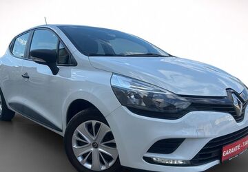 Renault Clio 89.431 km 9.880 &euro; Halle (Saale) 06128