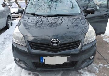 Toyota Corolla Verso 169.000 km 7.500 &euro; Halle (Saale) 06122