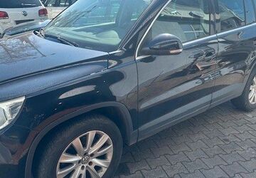 VW Tiguan 220.000 km 3.000 &euro; Halle/Saale 06116