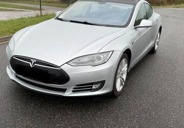 Tesla Model S 180.000 km 18.490 &euro; Halle (Saale) 06124