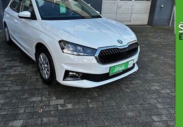 Skoda Fabia 2.200 km 18.250 &euro; Halle / Saale 06120
