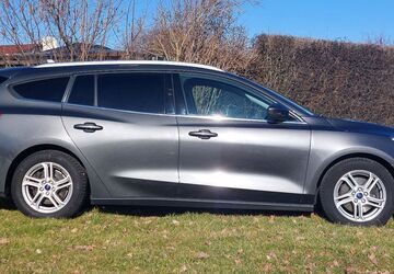 Ford Focus 97.600 km 9.990 &euro; Halle Saale 06118