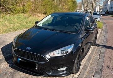 Ford Focus 111.800 km 8.990 &euro; Halle 06120