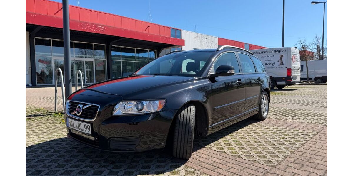 Volvo V50 144.000 km 6.200 &euro; Halle 06112