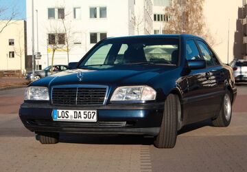 Mercedes-Benz C 180 240.000 km 3.998 &euro; Halle 06108