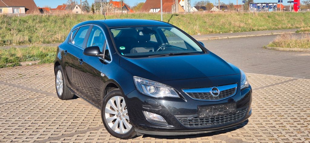 Opel Astra 124.500 km 7.749 &euro; Halle 06128
