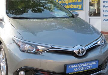 Toyota Auris 51.000 km 13.740 &euro; Halle/ Saale 06116
