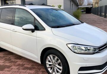 VW Touran 272.294 km 10.499 &euro; Halle/Saale 06118