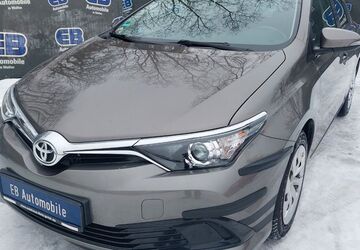 Toyota Auris 126.000 km 7.999 &euro; Bitterfeld-Wolfen OT Wolfen 06766