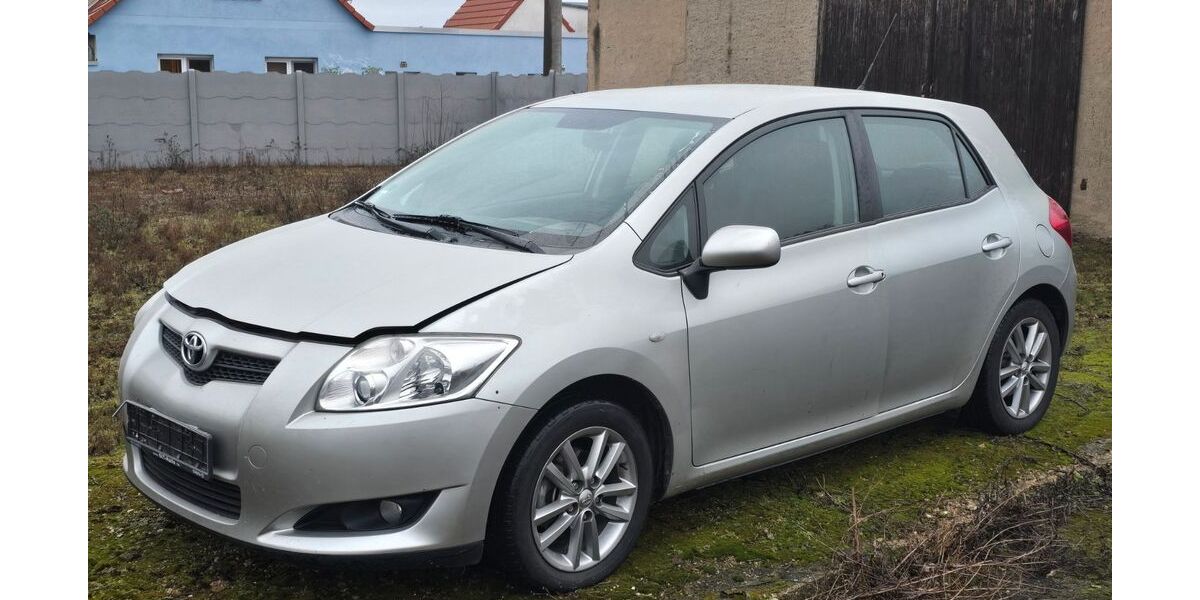 Toyota Auris 146.595 km 5.950 &euro; Könnern 06420