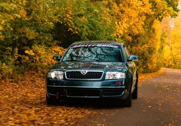 Skoda Superb 207.522 km 6.000 &euro; Halle 06132
