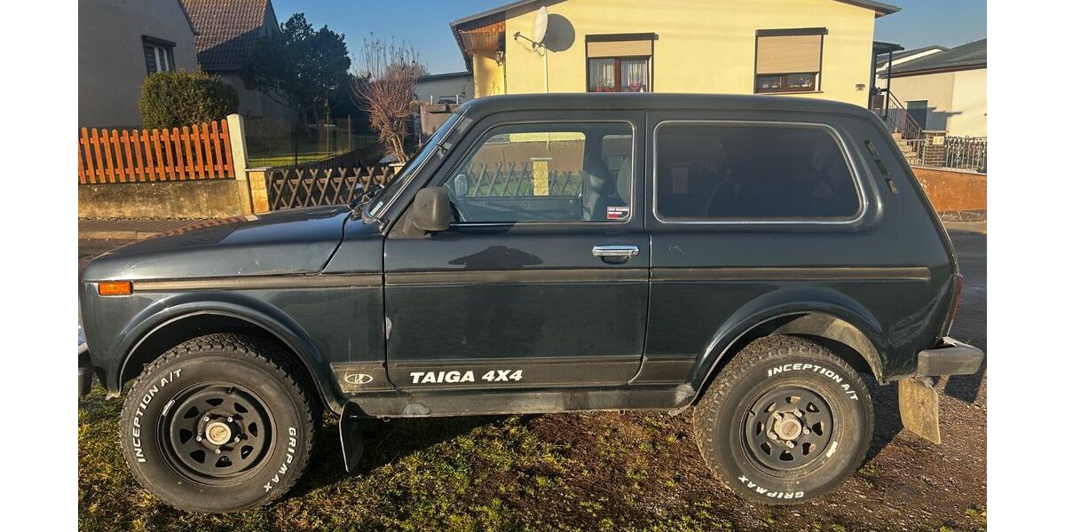 Lada Taiga 122.082 km 6.000 &euro; Salzatal 06198