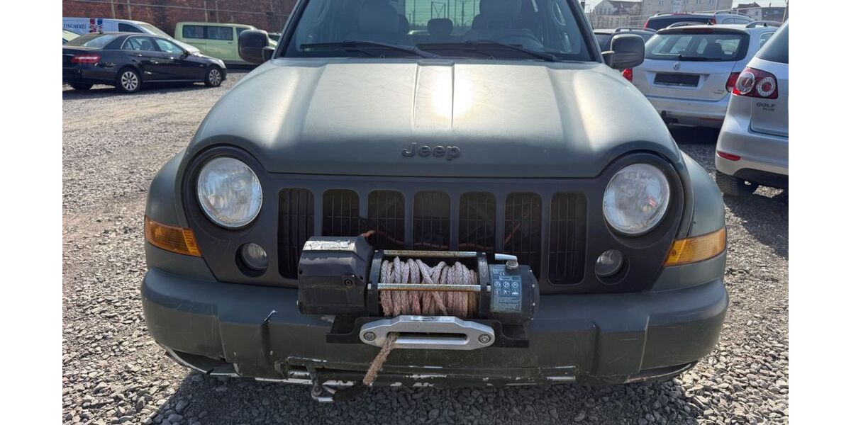 Jeep Cherokee 176.000 km 3.299 &euro; Halle 06132