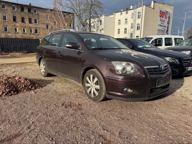 Toyota Avensis 195.000 km 1.699 &euro; Halle 06118