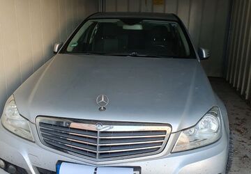 Mercedes-Benz 220 329.000 km 4.499 &euro; Wolfen 06803
