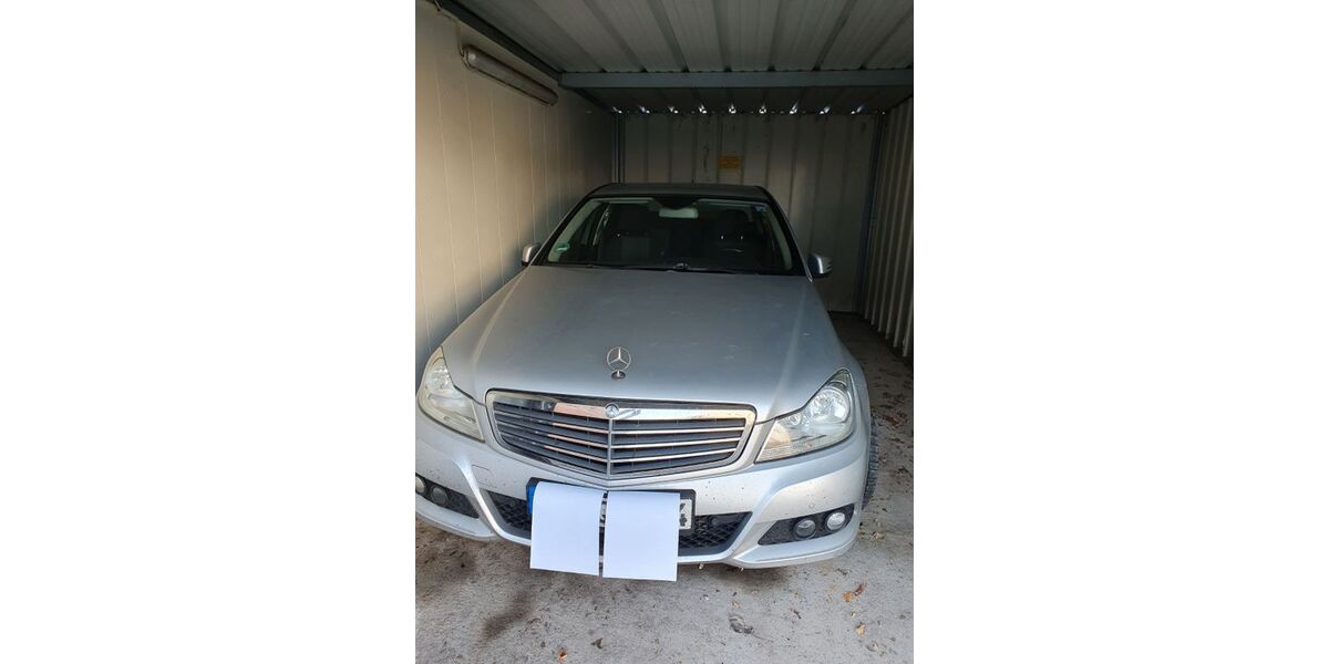 Mercedes-Benz 220 329.000 km 4.499 &euro; Wolfen 06803